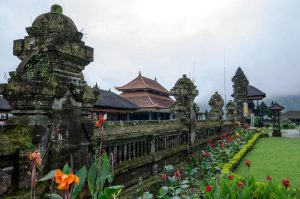 Pura Ulun Danu Bedugul and Tanah Lot temple tour